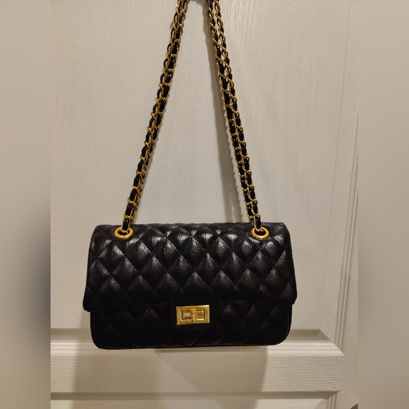 Black And Gold Quilted Double Flap Chain Shoulder Bag - Picture 7 of 8